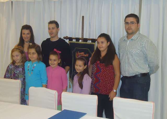 Posado firma de contrato infantil Posado firma de contrato infantil